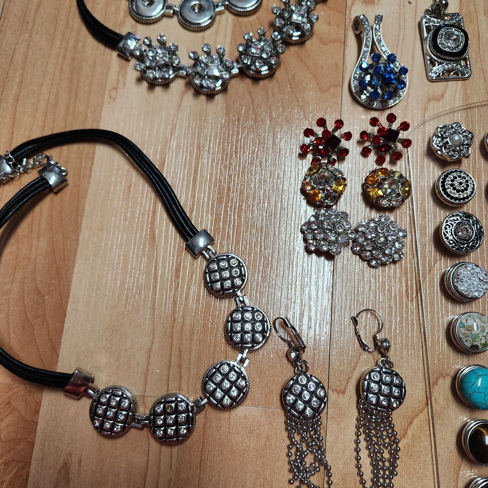 ❗️Large Lot Of Snap Jewelry - Picture 2 of 13